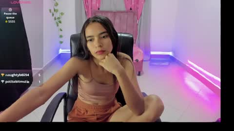 Mila online show from 04-08-26, 01:44