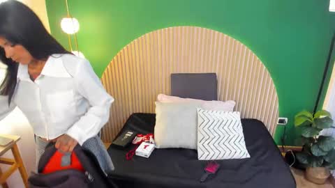 Mila and samy online show from 01-19-26, 12:20