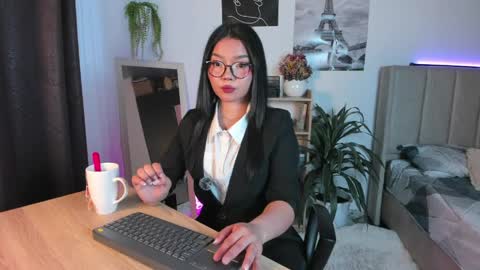 Mila online show from 05-19-26, 10:54