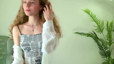 Snapshot of mila_stain chatting on 05-04-26, 05:47 Mila online show from 05-04-26, 05:47
