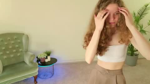 Snapshot of mila_stain chatting on 05-22-26, 07:48 Mila online show from 05-22-26, 07:48