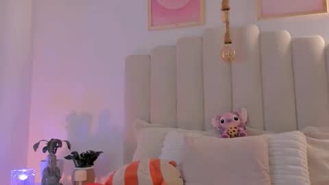 mila_stark333 online show from 04-11-26, 08:29