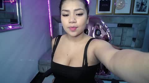 Snapshot of mila_sweet_v chatting on 01-19-25, 01:01 Mila online show from 01-19-25, 01:01
