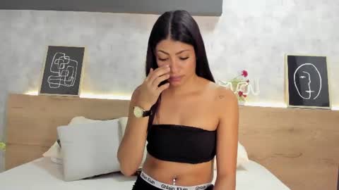 Snapshot of milaa_mendez chatting on 07-09-26, 07:18 C A M I L A online show from 07-09-26, 07:18