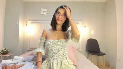 Snapshot of milaa_petite chatting on 07-17-26, 06:31 online show from 07-17-26, 06:31