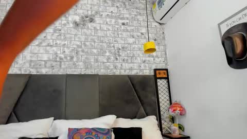 mila online show from 10-02-25, 10:22