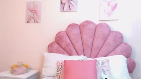 Snapshot of milaaadams chatting on 06-13-26, 10:35 mila online show from 06-13-26, 10:35