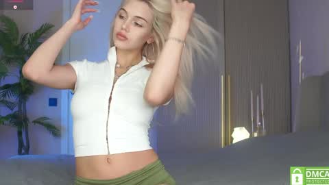 Snapshot of milabunny_ chatting on 05-08-26, 10:20 Mila and u can call me sweet bunny online show from 05-08-26, 10:20