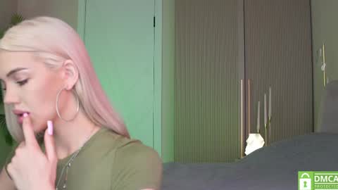 Snapshot of milabunny_ chatting on 05-29-26, 10:13 Mila and u can call me sweet bunny online show from 05-29-26, 10:13