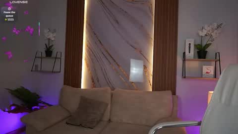 milacrave online show from 11-28-25, 11:46