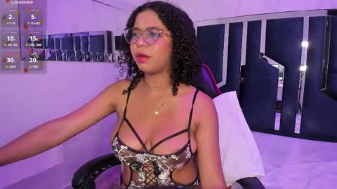 Snapshot of milahall__ chatting on 10-10-25, 04:33 Milenna online show from 10-10-25, 04:33