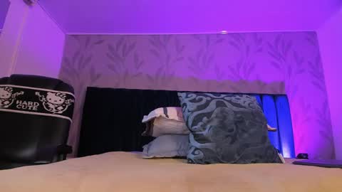 Snapshot of milan_daph chatting on 05-26-26, 06:15 Daphne online show from 05-26-26, 06:15