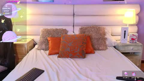 Snapshot of milan_sweetie chatting on 06-18-26, 08:46 milan_sweetie online show from 06-18-26, 08:46