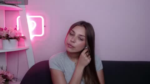 Snapshot of milanaangelas chatting on 06-27-26, 04:50 milanaangelas online show from 06-27-26, 04:50