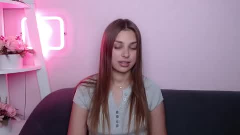 Snapshot of milanaangelas chatting on 06-27-26, 01:17 milanaangelas online show from 06-27-26, 01:17