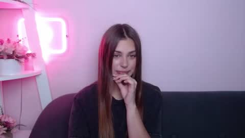Snapshot of milanaangelas chatting on 07-18-26, 05:00 milanaangelas online show from 07-18-26, 05:00