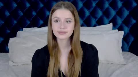 MilanaBalmain online show from 12-21-24, 08:07