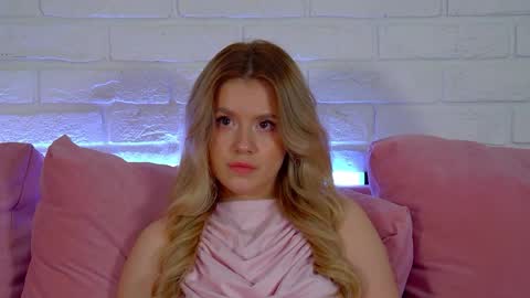 MilanaBalmain online show from 04-11-26, 07:45