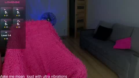 Snapshot of milanafox_ chatting on 12-07-24, 01:03 Lana online show from 12-07-24, 01:03