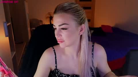 Snapshot of milanafox_ chatting on 05-30-26, 10:40 Lana online show from 05-30-26, 10:40