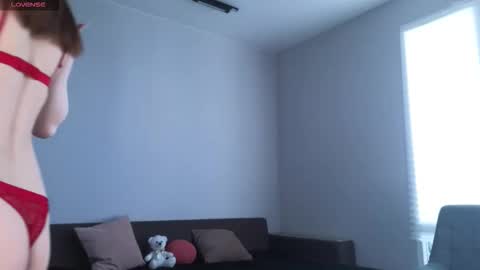 milanakowall online show from 03-17-26, 05:33