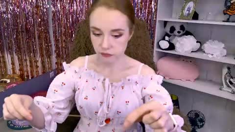 Snapshot of milasiren chatting on 06-04-26, 05:35 Mila online show from 06-04-26, 05:35