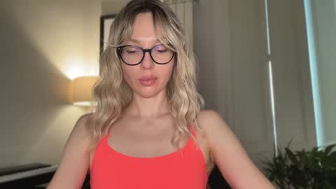 Snapshot of milayah chatting on 06-25-26, 11:04 Mila online show from 06-25-26, 11:04
