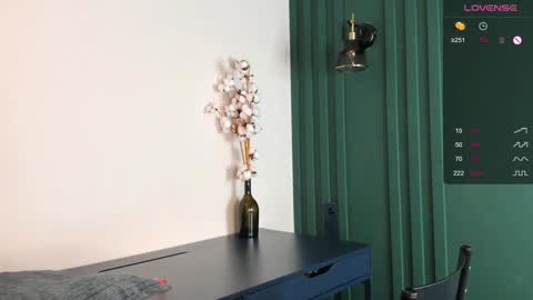 Snapshot of mildredbain chatting on 12-13-24, 06:05 Mila online show from 12-13-24, 06:05
