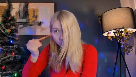 Snapshot of mildredbain chatting on 12-29-24, 03:11 Mila online show from 12-29-24, 03:11