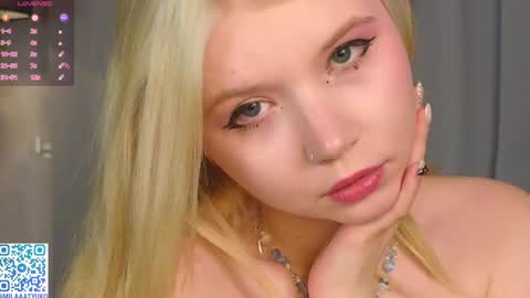 Snapshot of mildredbain chatting on 01-19-25, 04:22 Mila online show from 01-19-25, 04:22