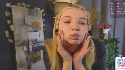 Snapshot of mildredbain chatting on 02-09-25, 02:28 Mila online show from 02-09-25, 02:28