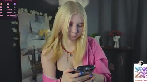 Snapshot of mildredbain chatting on 02-14-25, 02:39 Mila online show from 02-14-25, 02:39