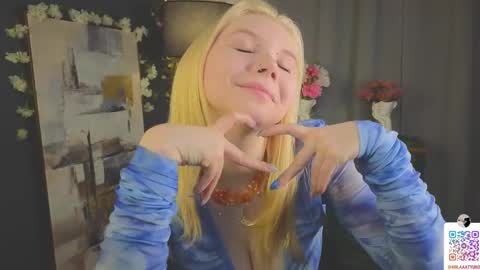 Snapshot of mildredbain chatting on 02-16-25, 02:31 Mila online show from 02-16-25, 02:31
