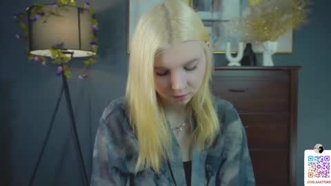 Snapshot of mildredbain chatting on 02-23-25, 02:40 Mila online show from 02-23-25, 02:40
