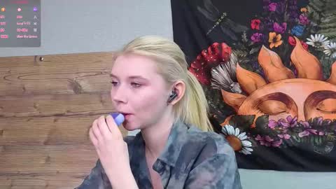 Snapshot of mildredbain chatting on 10-02-25, 03:57 Mila online show from 10-02-25, 03:57