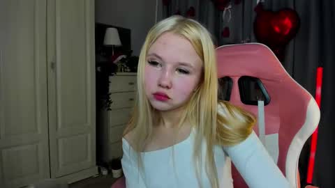 Mia online show from 02-14-26, 04:42