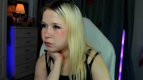 Snapshot of milemissyy chatting on 07-16-26, 09:37 Mia online show from 07-16-26, 09:37
