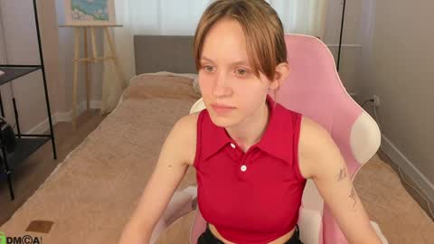 Snapshot of milena_milyan chatting on 04-26-26, 01:25 Milena online show from 04-26-26, 01:25