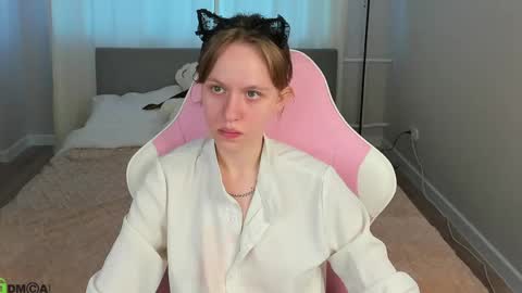 Snapshot of milena_milyan chatting on 04-29-26, 01:21 Milena online show from 04-29-26, 01:21
