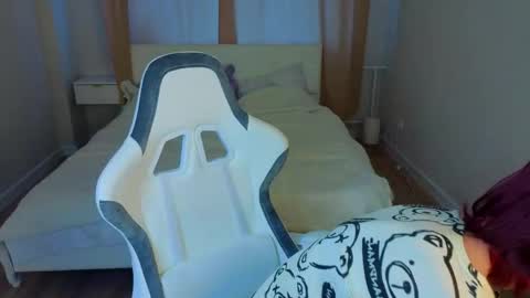 Snapshot of milena_milyan chatting on 05-13-26, 01:25 Milena online show from 05-13-26, 01:25