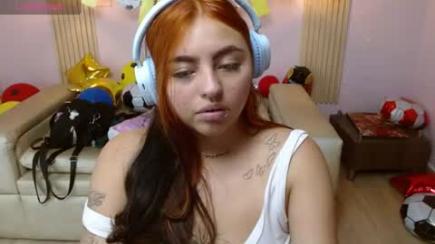 Snapshot of miley_clarck chatting on 07-10-26, 07:27 Miley online show from 07-10-26, 07:27
