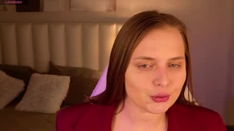 Snapshot of mileylovelyx chatting on 11-17-25, 01:11 mileylovelyx online show from 11-17-25, 01:11