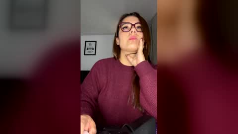Snapshot of milf__pretty chatting on 05-27-26, 05:43 Melissa online show from 05-27-26, 05:43
