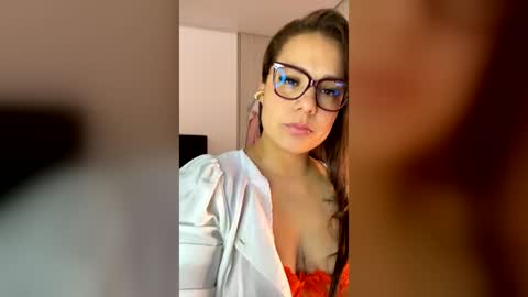 Snapshot of milf__pretty chatting on 06-19-26, 08:12 Melissa online show from 06-19-26, 08:12