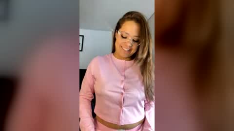 Snapshot of milf__pretty chatting on 06-20-26, 05:05 Melissa online show from 06-20-26, 05:05