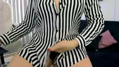 Snapshot of milfashley chatting on 01-04-25, 04:43 ASHLEY online show from 01-04-25, 04:43