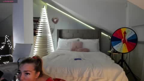 Snapshot of milfblondy chatting on 01-16-25, 11:16 Ingrid online show from 01-16-25, 11:16