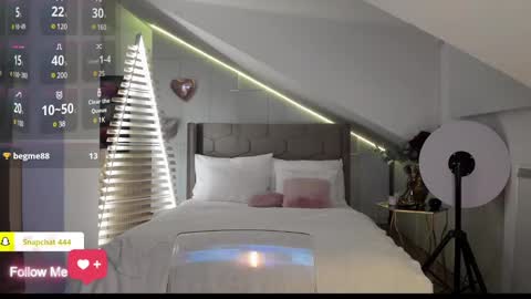 Snapshot of milfblondy chatting on 02-28-25, 11:56 Ingrid online show from 02-28-25, 11:56