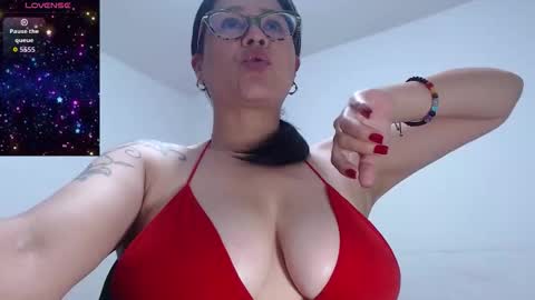 Snapshot of milfcamila367608 chatting on 11-25-25, 05:18 camila online show from 11-25-25, 05:18