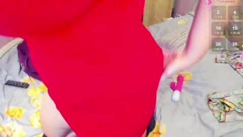 Snapshot of milfdomina6 chatting on 07-12-26, 05:42 HoneyBee2026 online show from 07-12-26, 05:42